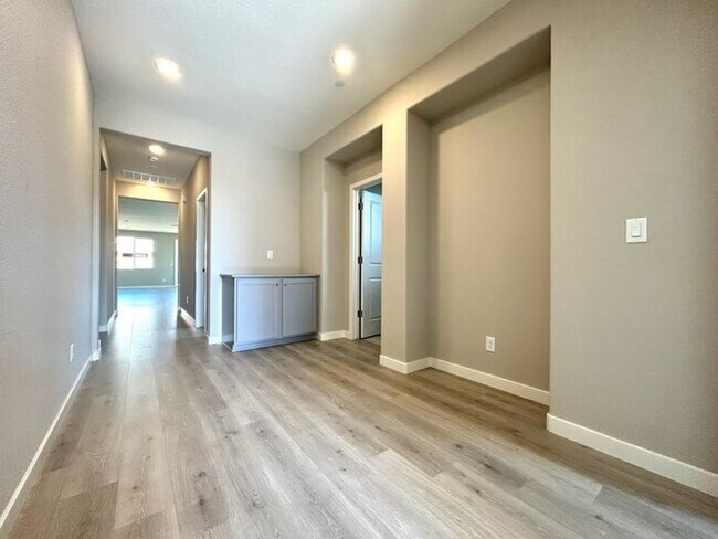 Foto del edificio - Beautiful Single Story 3 Bedroom For Rent ...