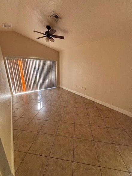 Foto del edificio - 4838 Cambridge St