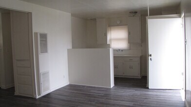 Building Photo - 105 Brighton Way