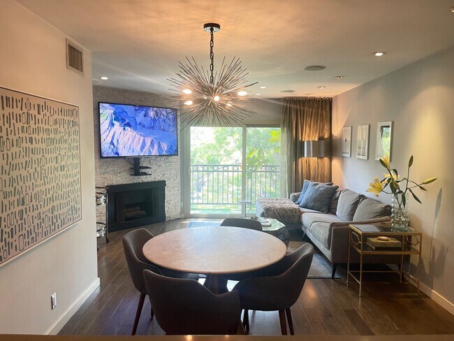 Building Photo - 141 S Clark Dr