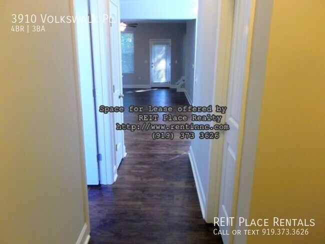 Foto del edificio - 4 Bed Townhome w/ Downstairs Bed, close to...