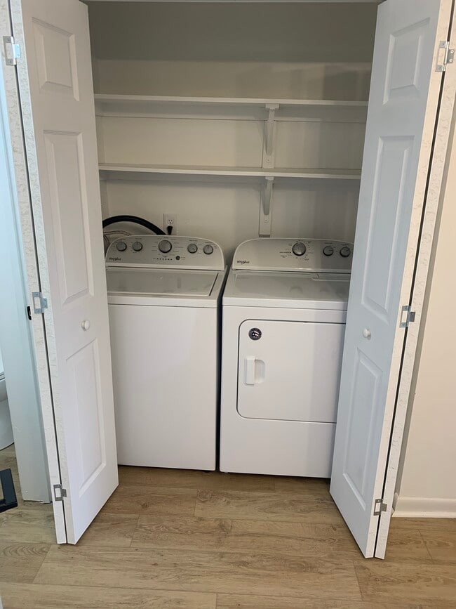 Building Photo - 1850 Charles Ct