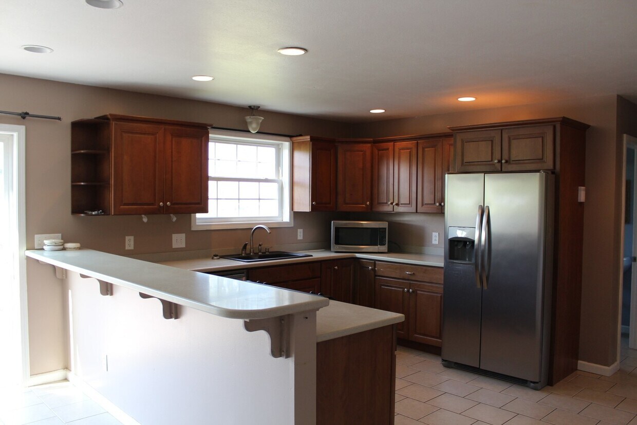 Foto principal - 4 Bed 3.5 Bath with a Inground Pool
