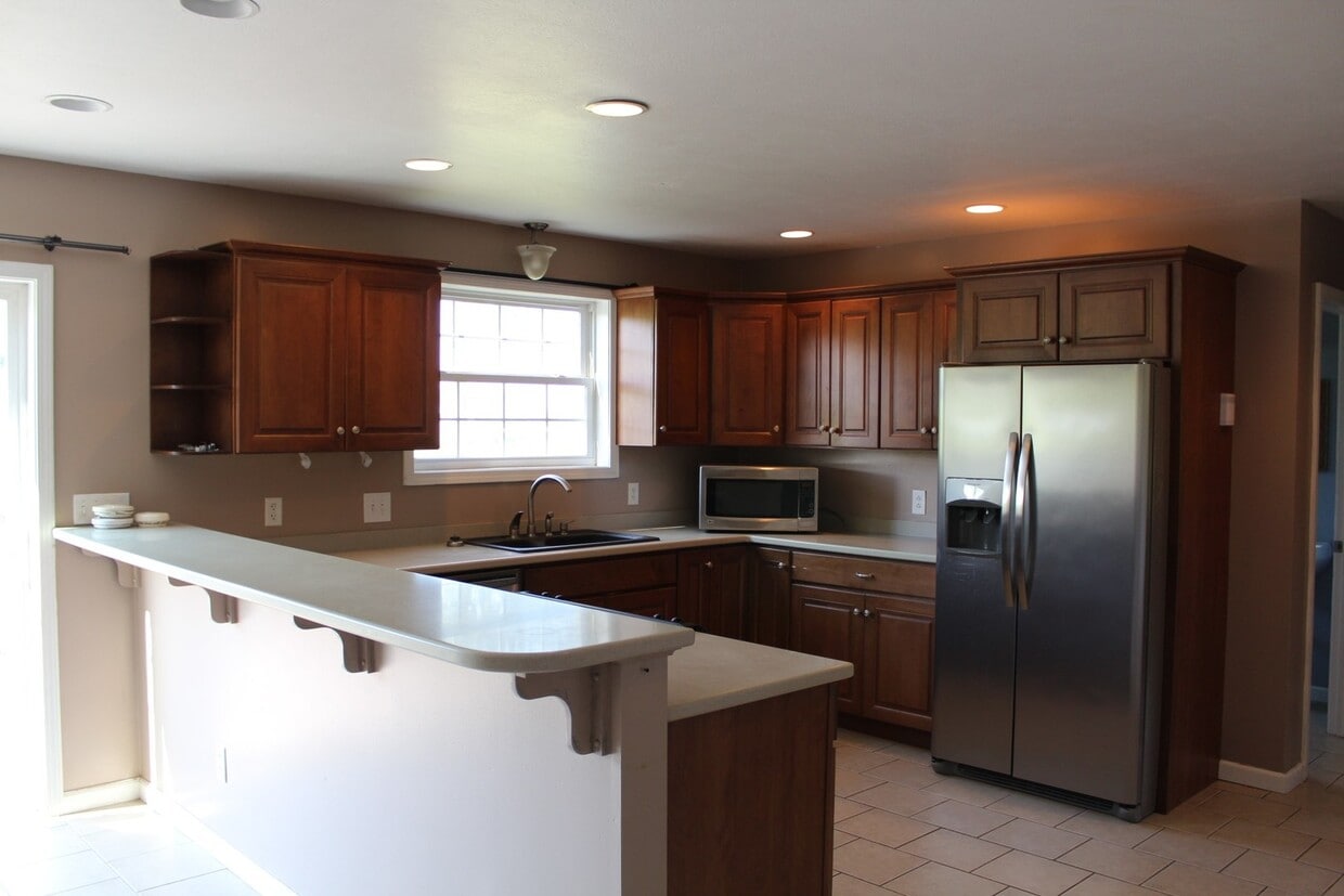 Primary Photo - 4 Bed 3.5 Bath with a Inground Pool