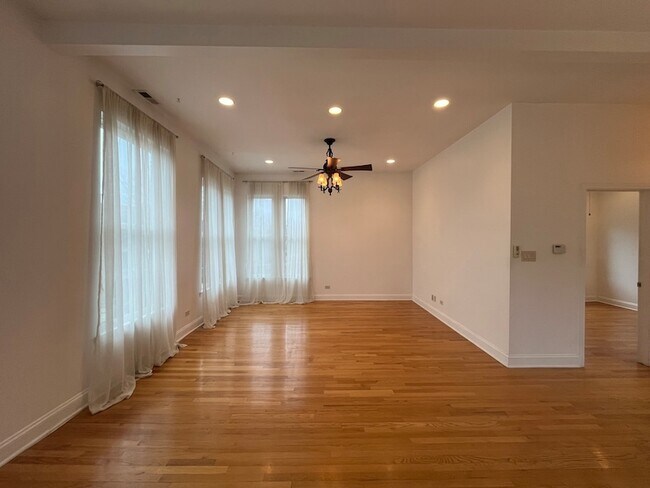 Foto del edificio - 2558 W Haddon Ave