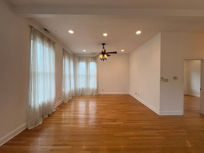 Building Photo - 2558 W Haddon Ave