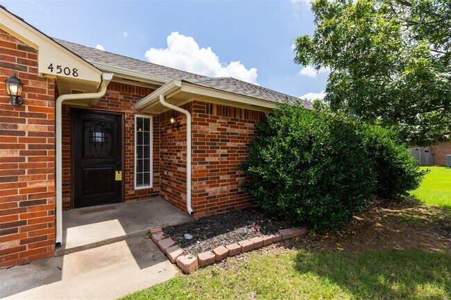 Building Photo - 4508 Applegate Dr