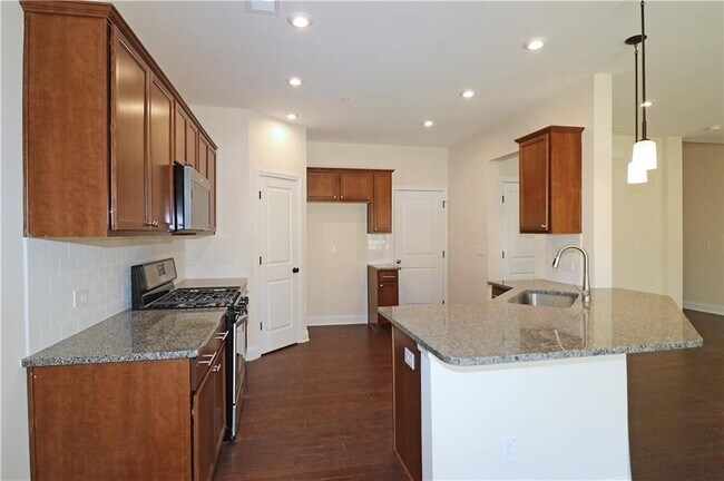 Building Photo - 500 Cooper Ln