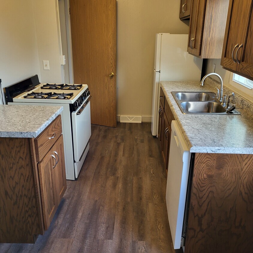 Primary Photo - 406 Walker Dr
