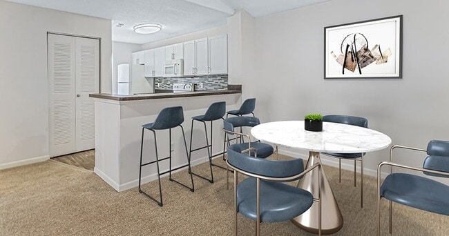 Foto del edificio - Sabal Palm at Lake Buena Vista Apartment Homes