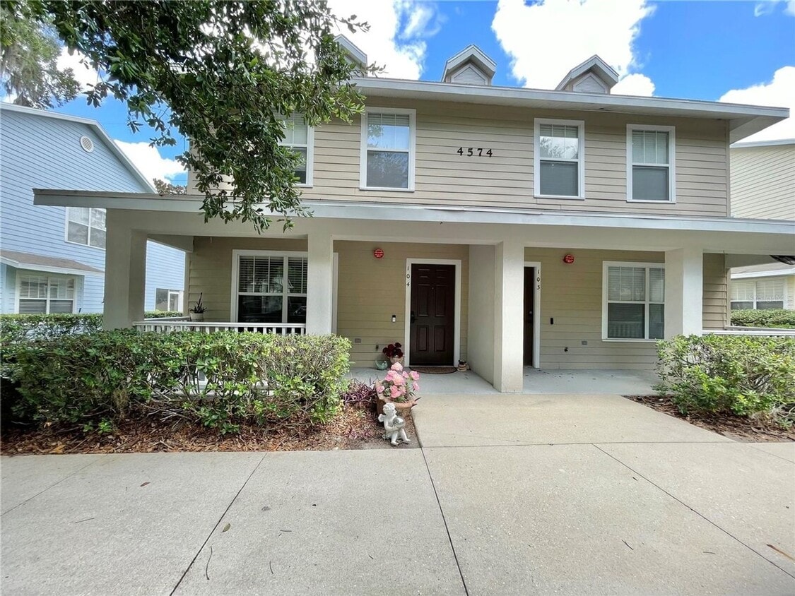 Foto principal - Beautiful 3BR/2.5BA Corner Townhome in Hai...