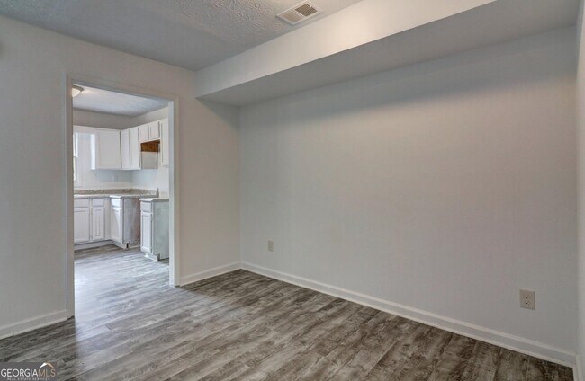 Building Photo - 2218 Wellington Cir