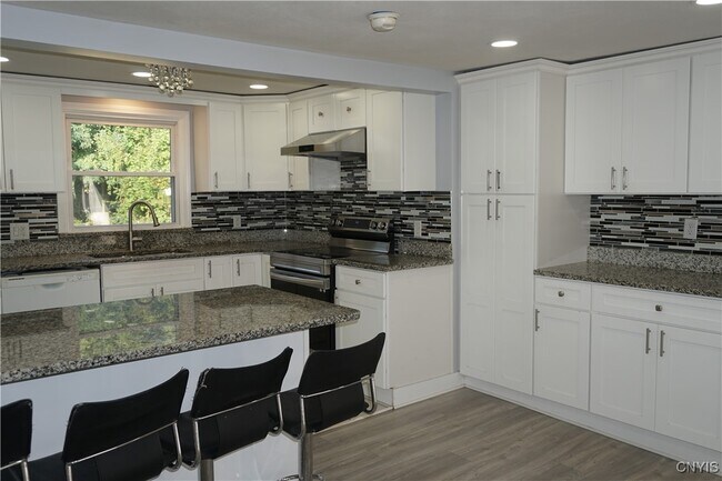 Building Photo - 107 Drexler Ave S