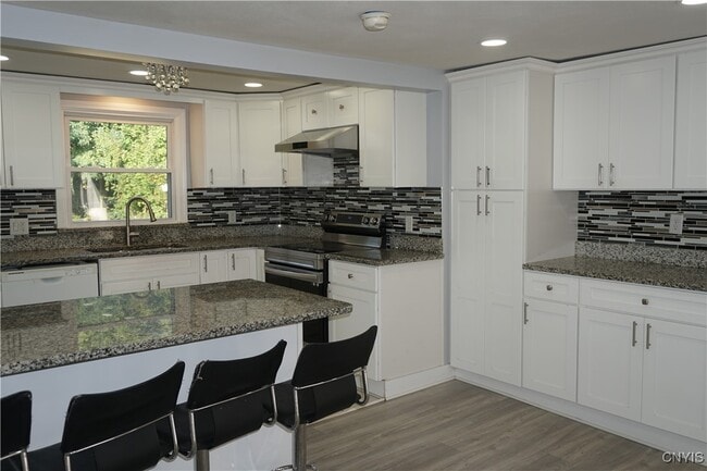 Foto del edificio - 107 Drexler Ave S