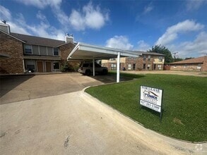 Building Photo - 726 Bluebonnet Dr