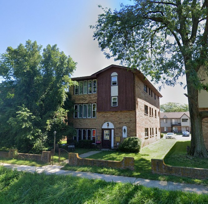 Foto principal - 17313 Lathrop Ave