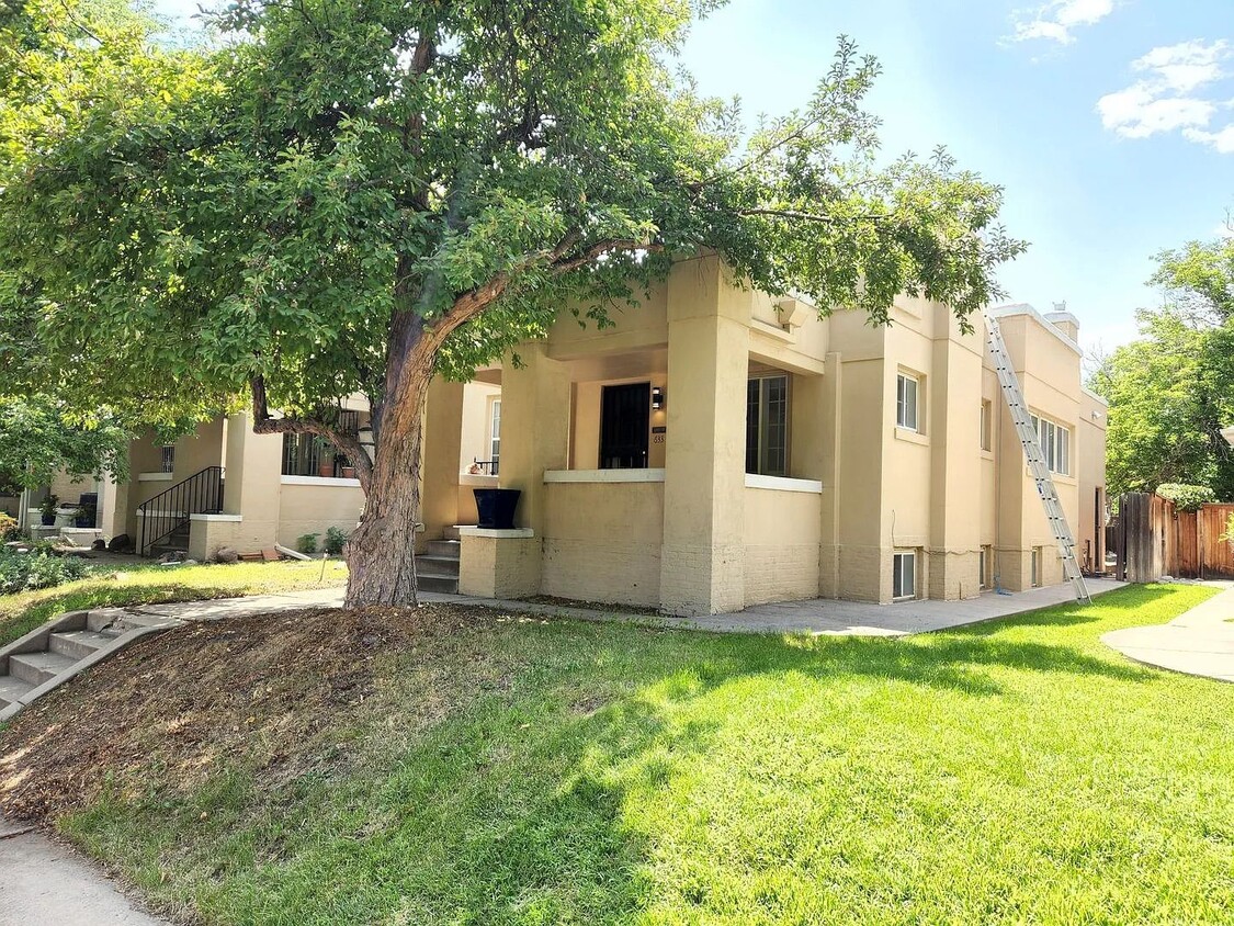 Foto principal - 2 Bedroom 2 Bath Duplex in Denver - Availa...