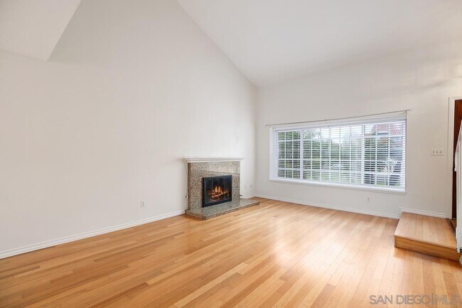 Foto del edificio - 6231 Lakewood St
