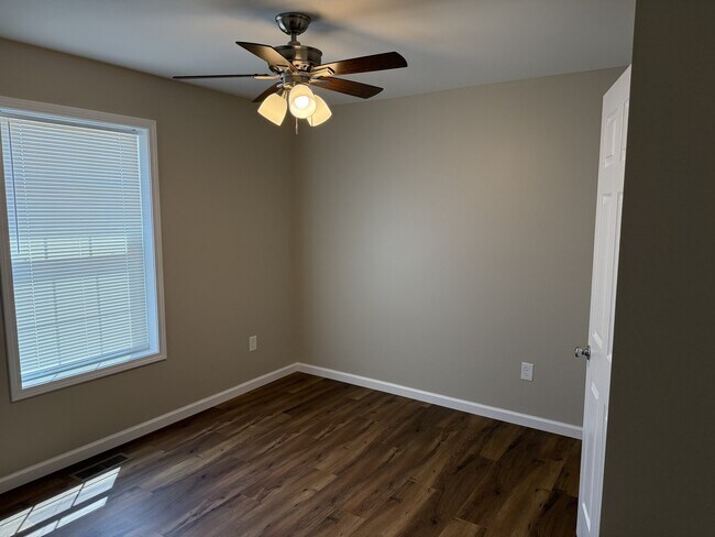 Building Photo - 105 Robins Way