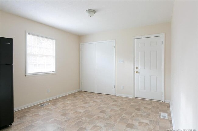 Building Photo - 923 Rancho Dr