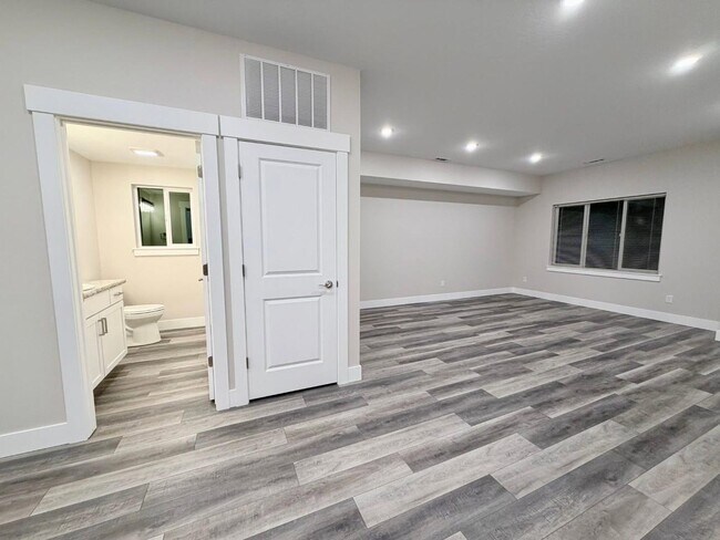 Foto del edificio - 7212 Shaver Dr