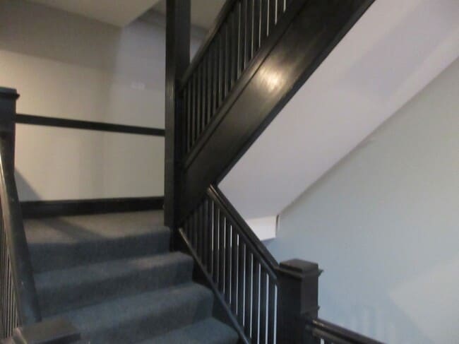 Building Photo - 245 W North Ave