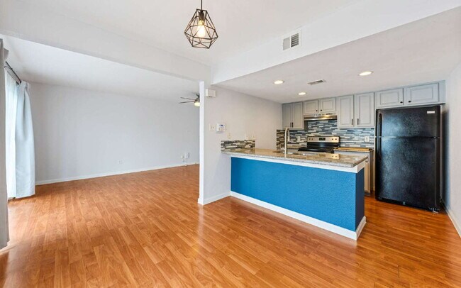 Foto del edificio - Clean & Bright Gated 1BR Near Downtown Austin