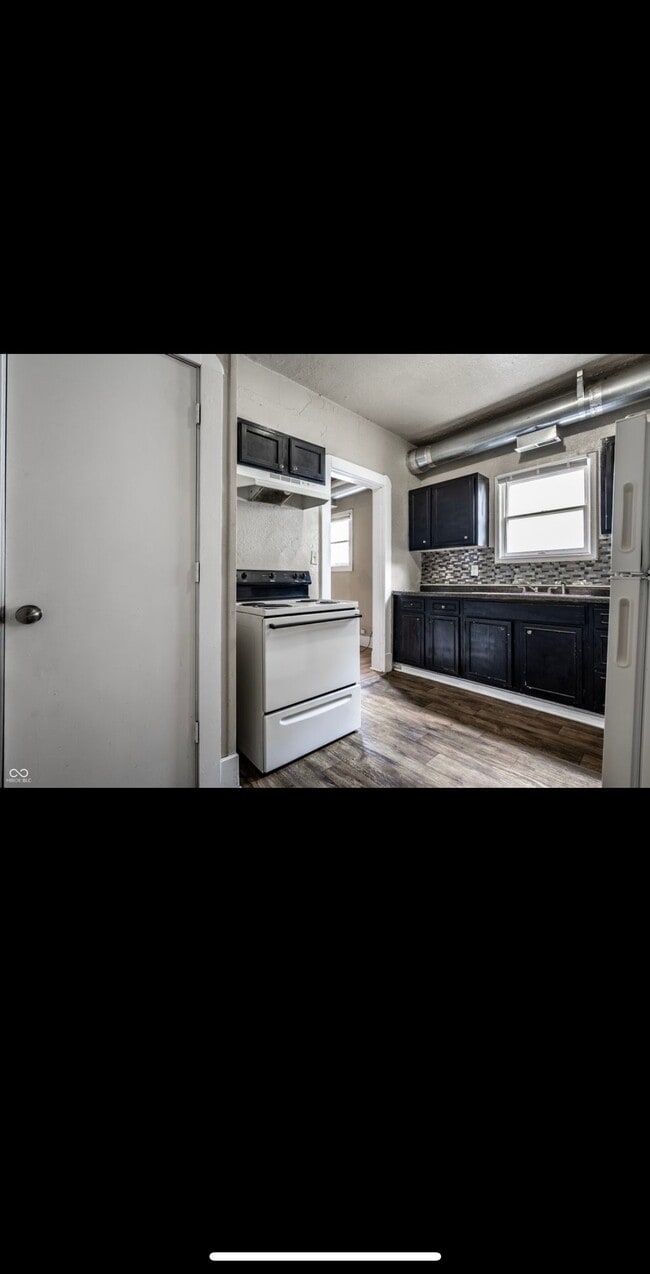 Building Photo - 2111 Lexington Ave