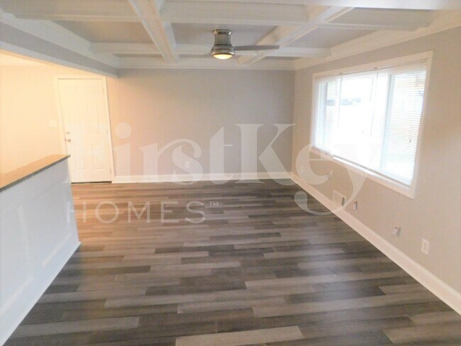 Foto del edificio - 2742 Sherlock Dr