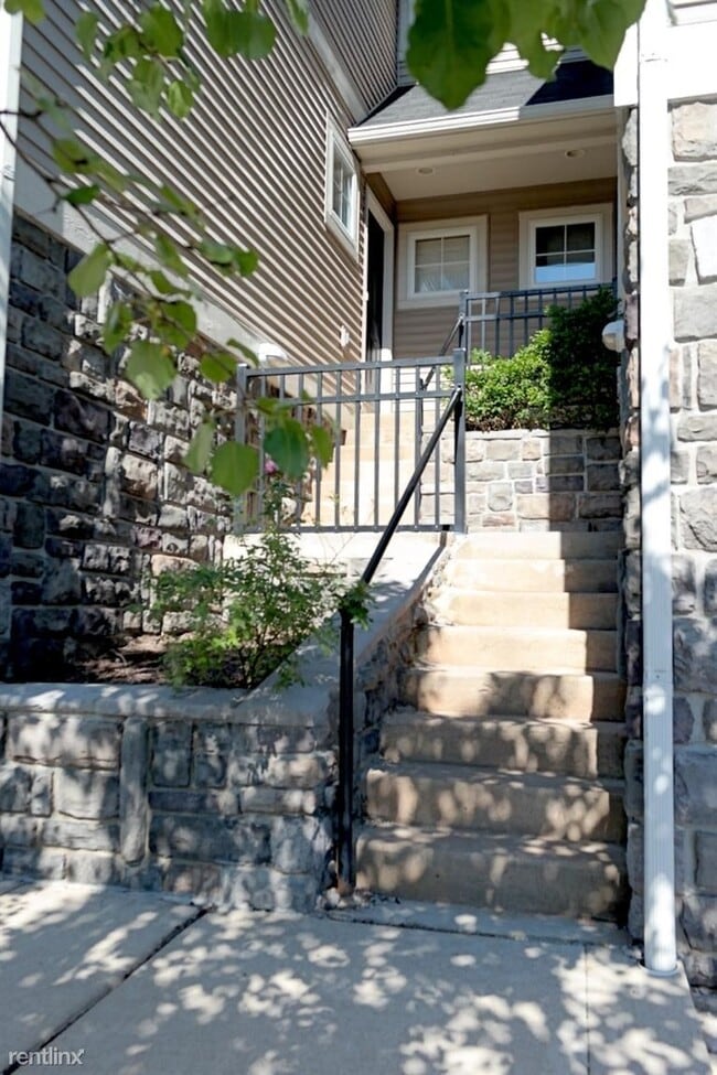 Building Photo - 3 br, 2.5 bath Condo - Wexford Commons