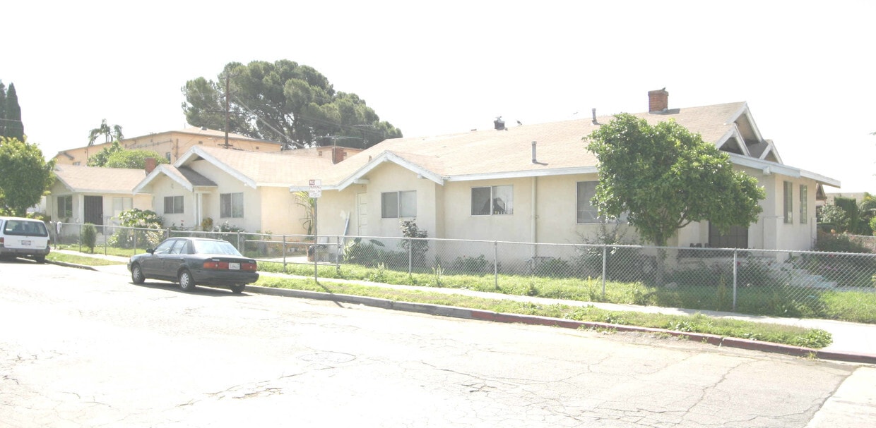 Building Photo - 758-760 Wilcox Ave