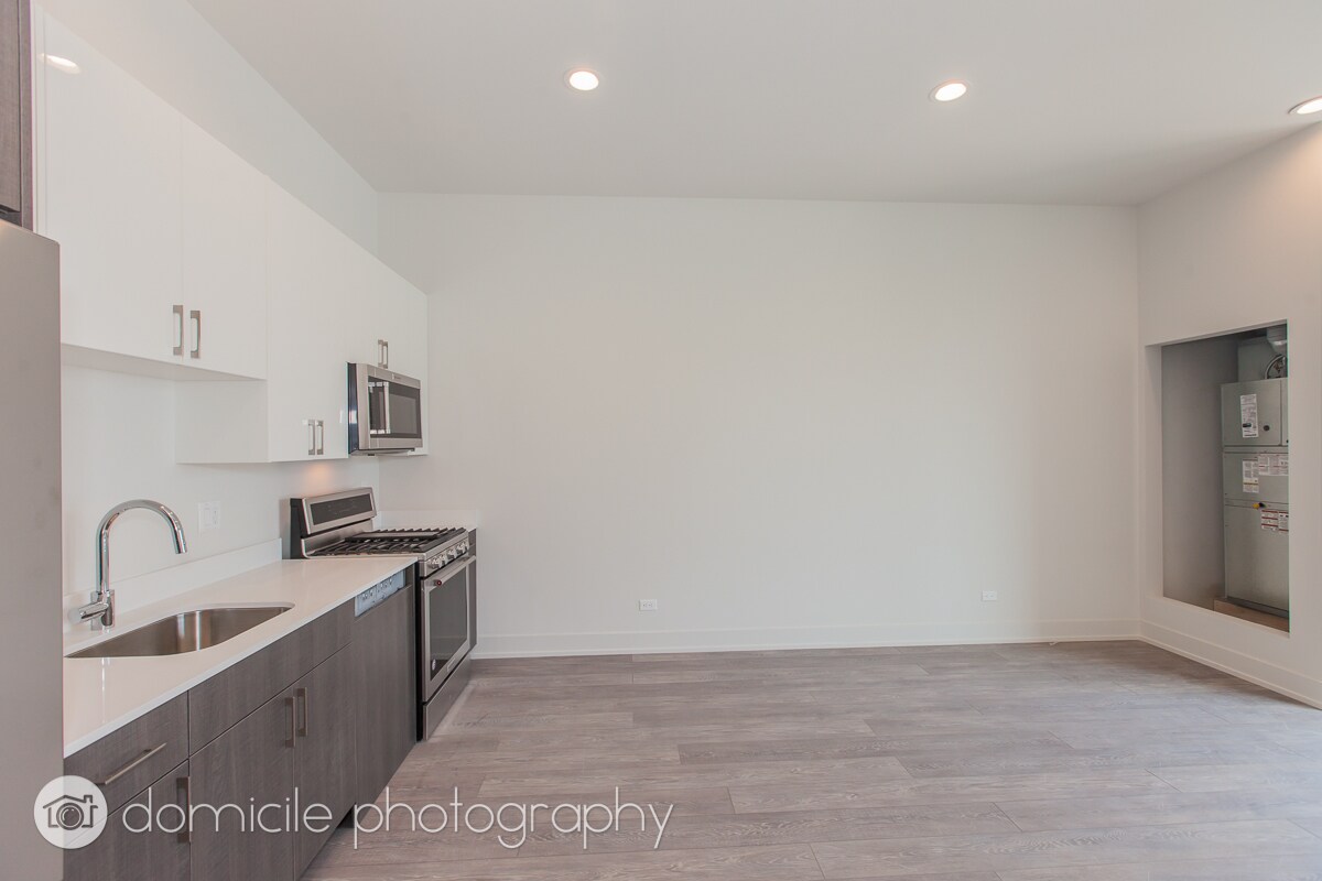Primary Photo - River North boutique property with superio...