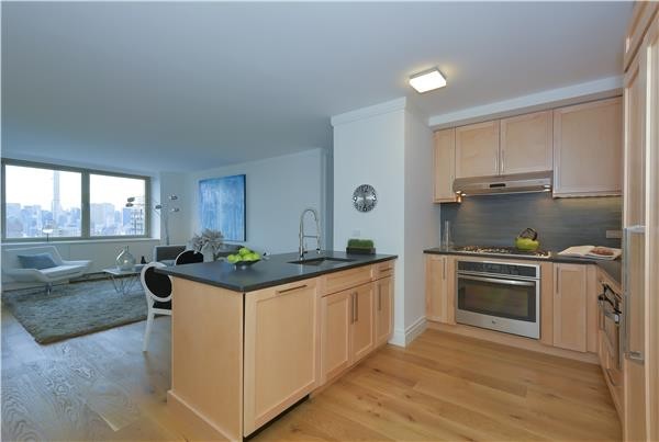 Primary Photo - 200 East 86th St