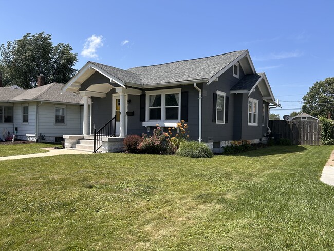 Building Photo - 416 E 29th Pl