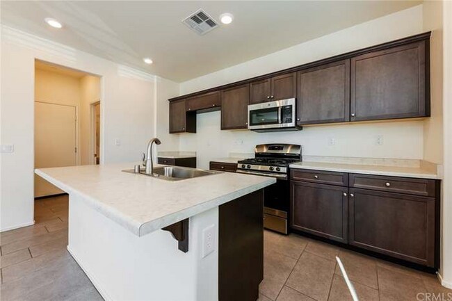 Building Photo - 30466 Village Knoll Dr