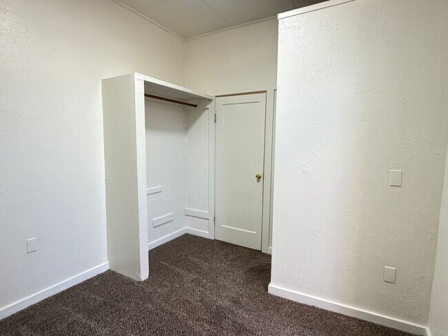 Foto del edificio - 2920 NE Riverside Ave