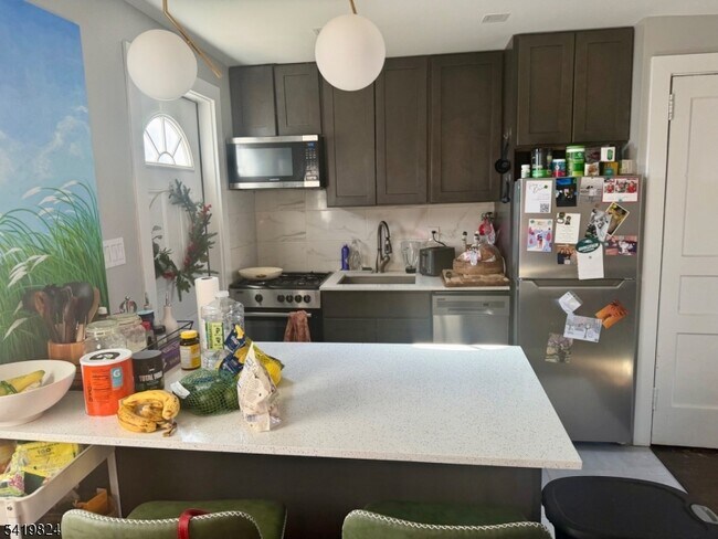 Building Photo - 10 Beech Spring Dr