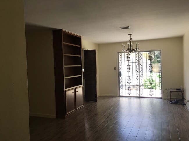 Dining room - 17 Ebony Ave
