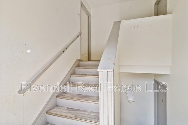 Building Photo - 373 Geneva St