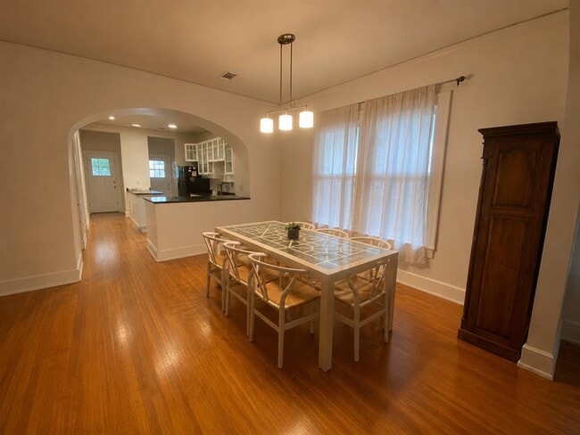 Foto del edificio - 3200 Harris Park Ave