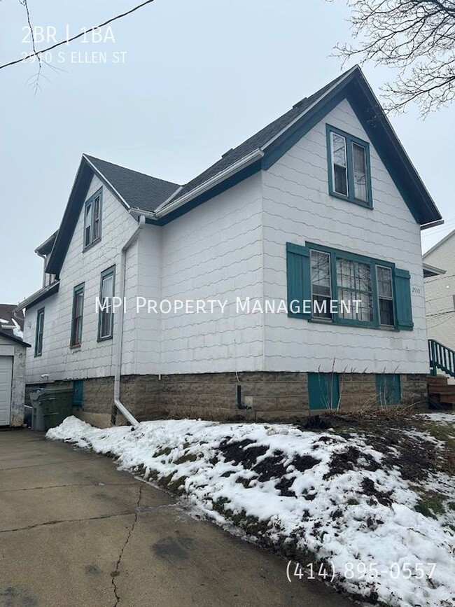 Building Photo - 2910 S. Ellen Street - 2 Bedroom Lower