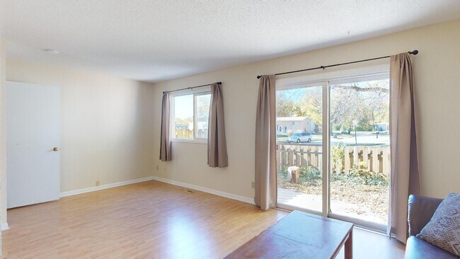 Foto del edificio - Cute 3 Bedroom Townhouse in SE Ames