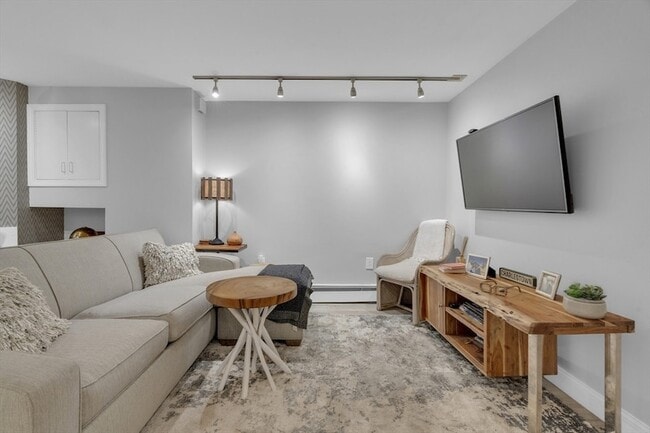 Photo - 14 Auburn St Apartment