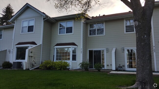Building Photo - 4159 Maureen Dr NE