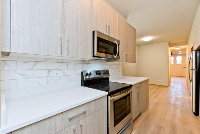 Foto del edificio - 1547 W Augusta Blvd