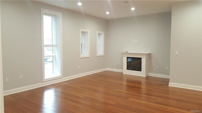 Building Photo - 220 Franklin St