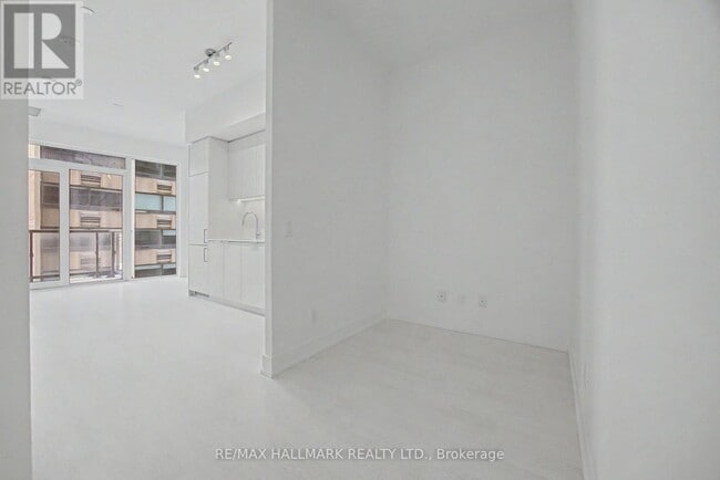 Building Photo - 308 Jarvis St