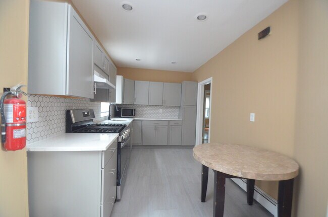 Building Photo - 24 Delavan St