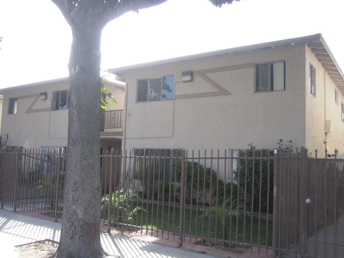 Building Photo - 421 N Rose St