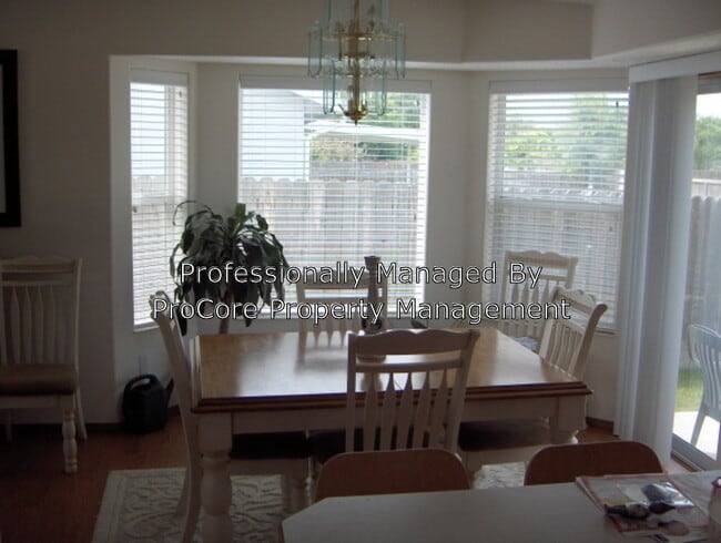 Building Photo - 2705 Manchester Dr